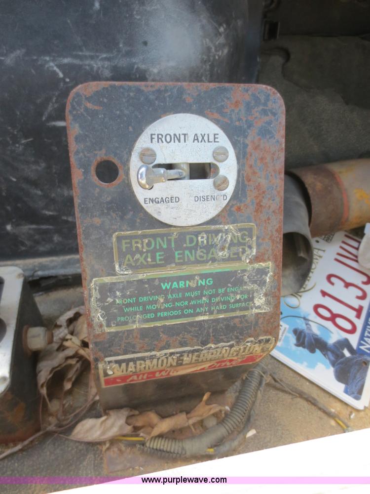 image for item B4742 1989 Ford F800 flatbed truck