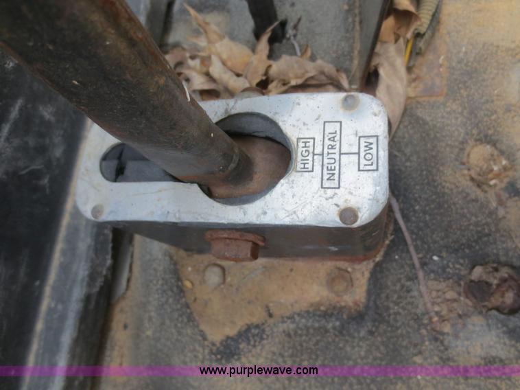 image for item B4742 1989 Ford F800 flatbed truck