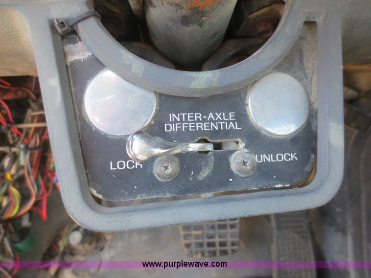 image for item B4742 1989 Ford F800 flatbed truck