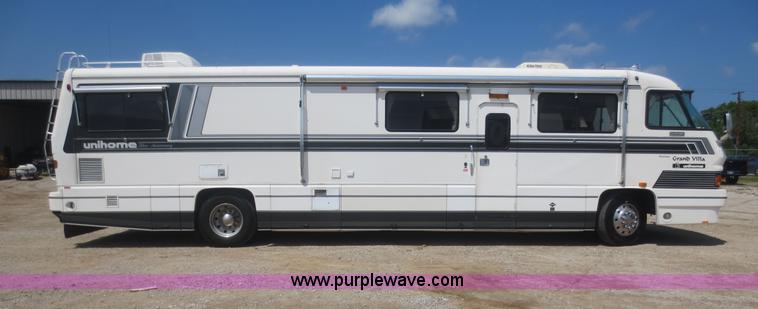 image for item D2122 1992 Foretravel U4300 Silver Edition RV