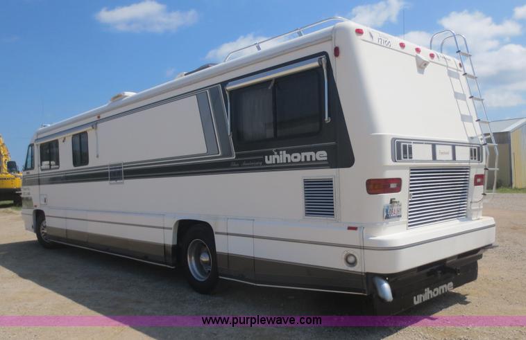 image for item D2122 1992 Foretravel U4300 Silver Edition RV
