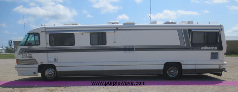 image for item D2122 1992 Foretravel U4300 Silver Edition RV