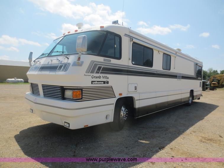 image for item D2122 1992 Foretravel U4300 Silver Edition RV