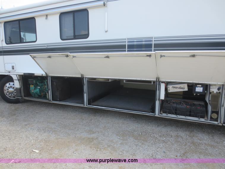 image for item D2122 1992 Foretravel U4300 Silver Edition RV