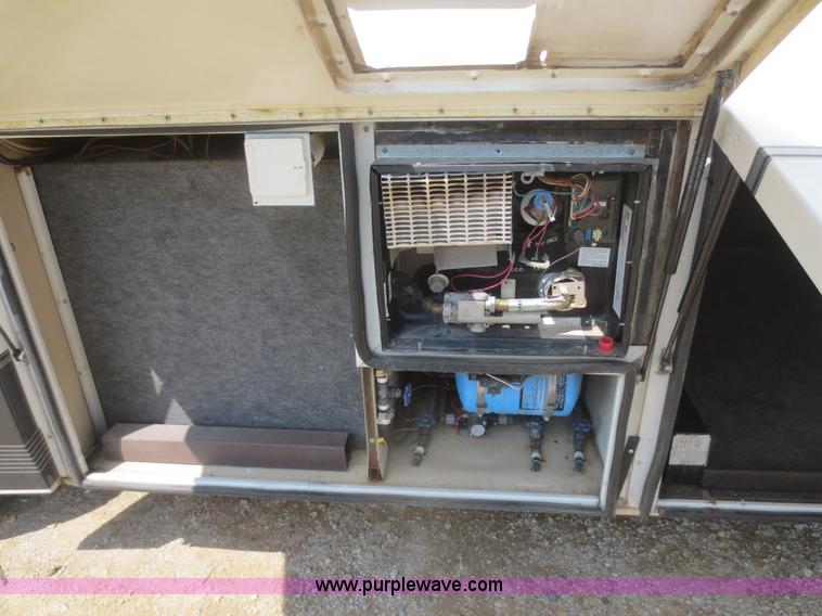 image for item D2122 1992 Foretravel U4300 Silver Edition RV