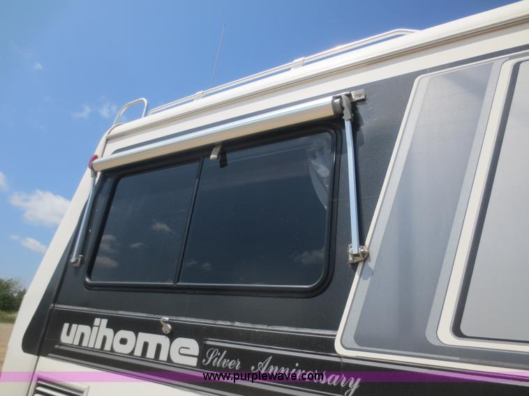 image for item D2122 1992 Foretravel U4300 Silver Edition RV