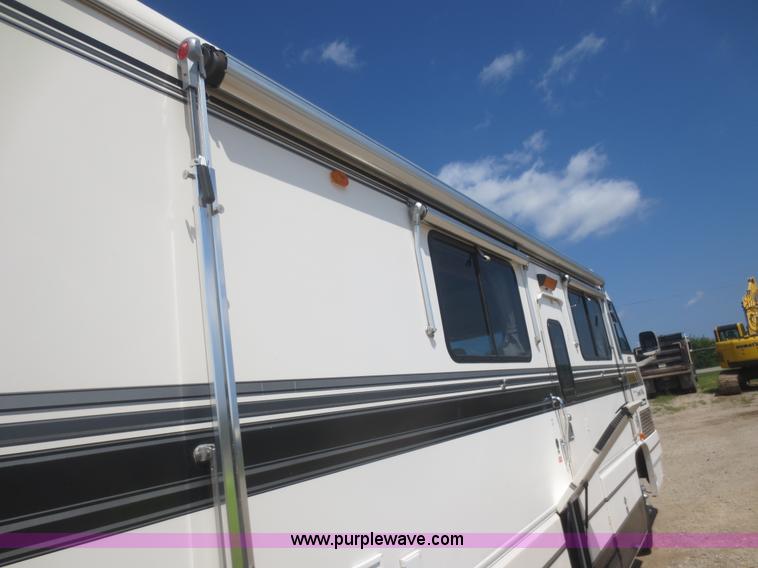 image for item D2122 1992 Foretravel U4300 Silver Edition RV