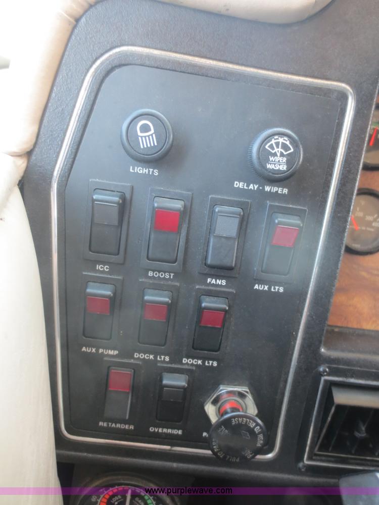 image for item D2122 1992 Foretravel U4300 Silver Edition RV