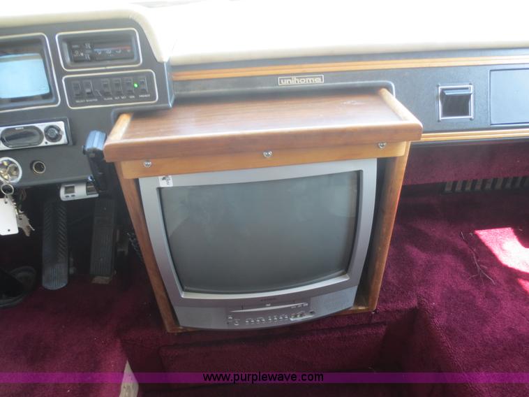 image for item D2122 1992 Foretravel U4300 Silver Edition RV