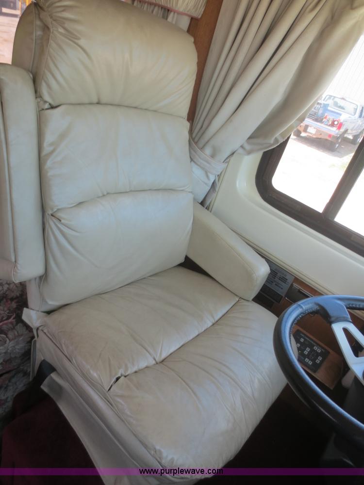 image for item D2122 1992 Foretravel U4300 Silver Edition RV