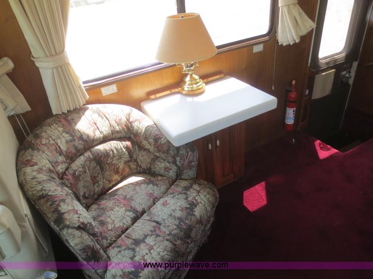 image for item D2122 1992 Foretravel U4300 Silver Edition RV