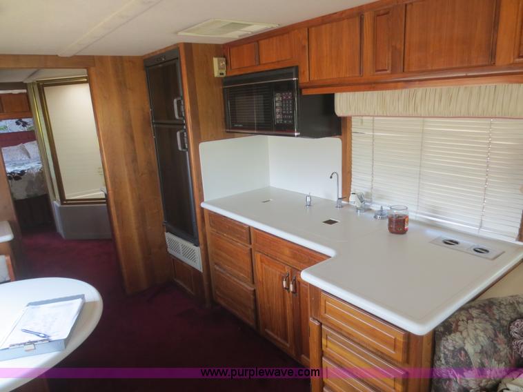 image for item D2122 1992 Foretravel U4300 Silver Edition RV