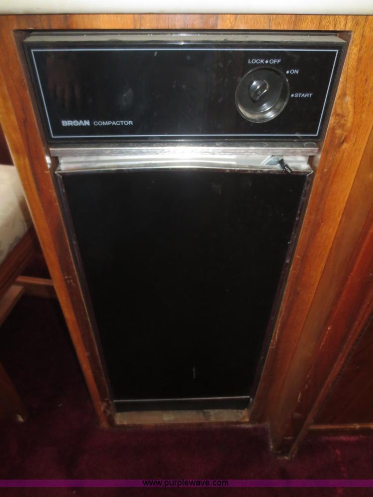 image for item D2122 1992 Foretravel U4300 Silver Edition RV