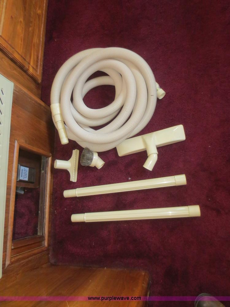 image for item D2122 1992 Foretravel U4300 Silver Edition RV