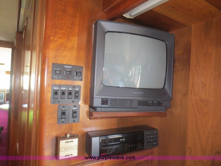 image for item D2122 1992 Foretravel U4300 Silver Edition RV