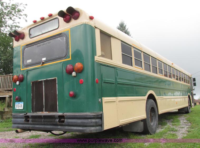 image for item F7492 1996 International 9800 Bus