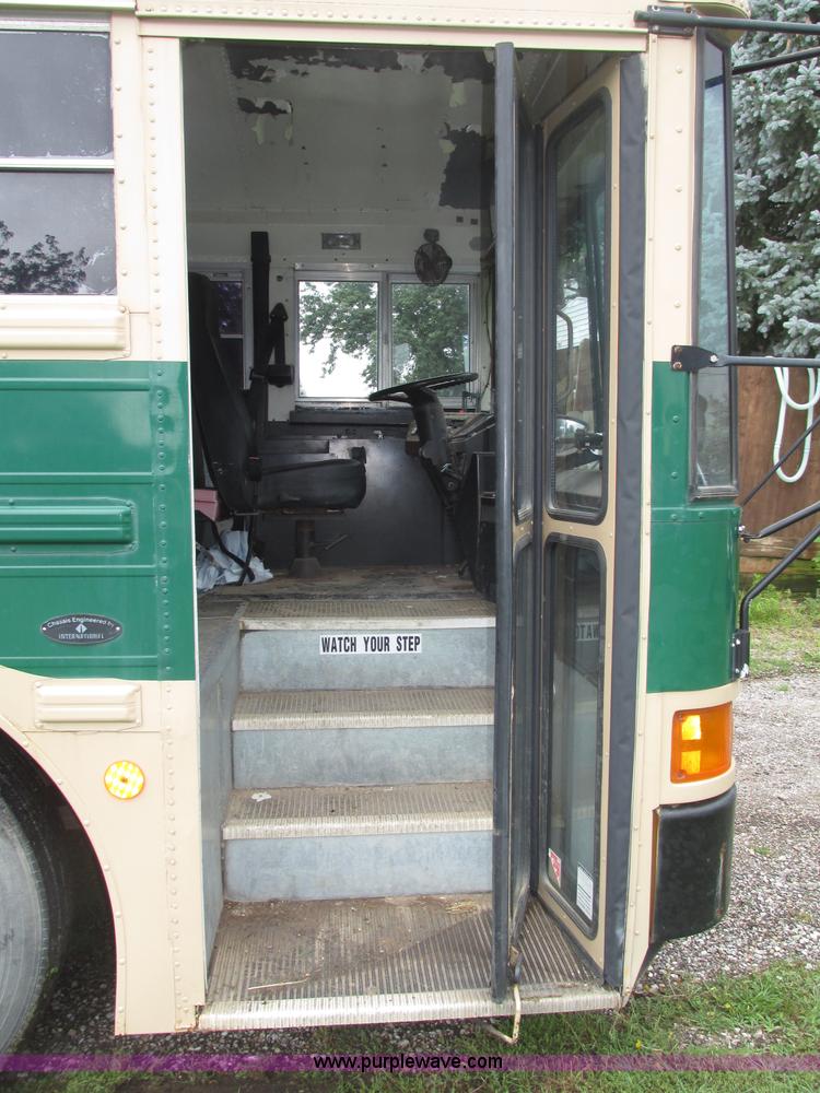 image for item F7492 1996 International 9800 Bus