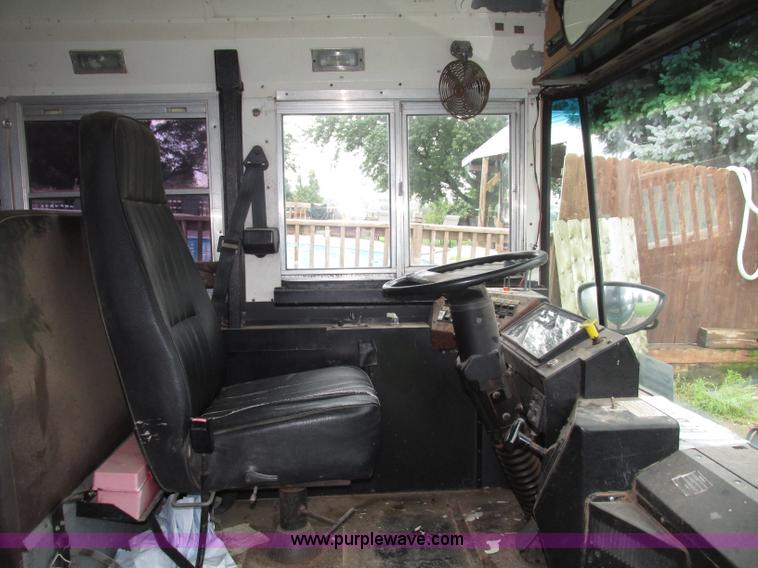 image for item F7492 1996 International 9800 Bus