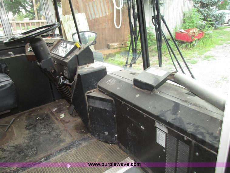 image for item F7492 1996 International 9800 Bus