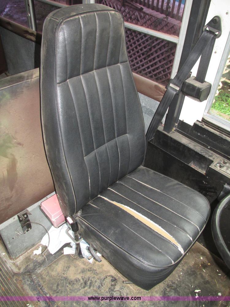 image for item F7492 1996 International 9800 Bus