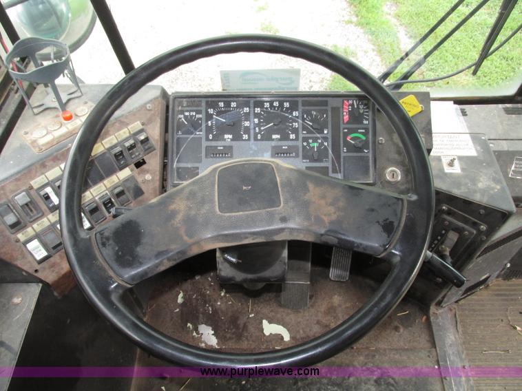 image for item F7492 1996 International 9800 Bus