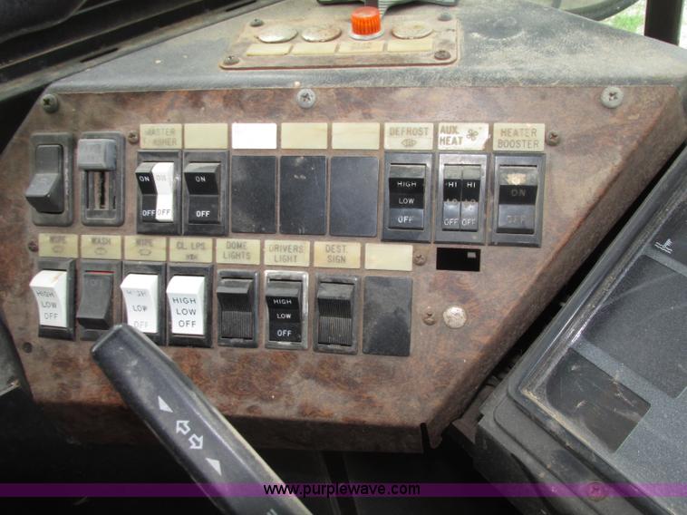 image for item F7492 1996 International 9800 Bus