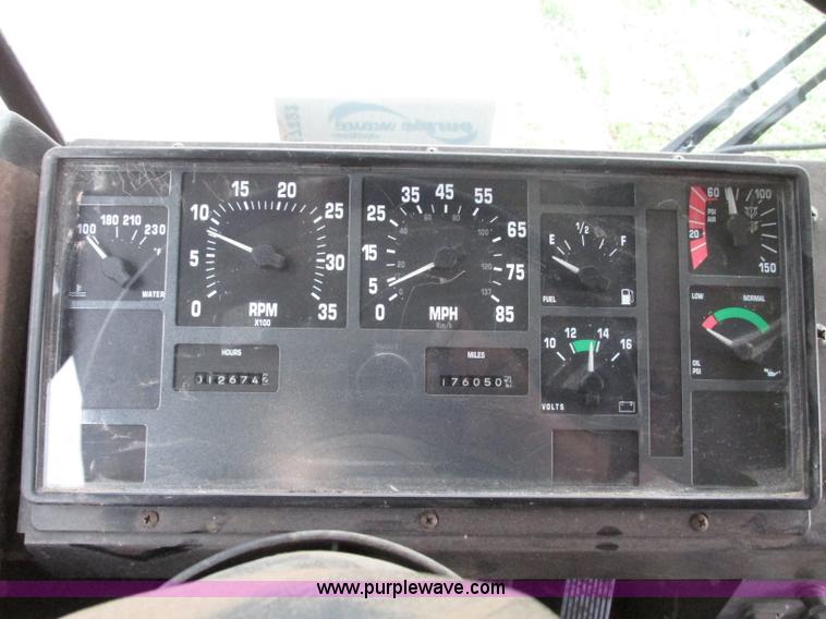 image for item F7492 1996 International 9800 Bus