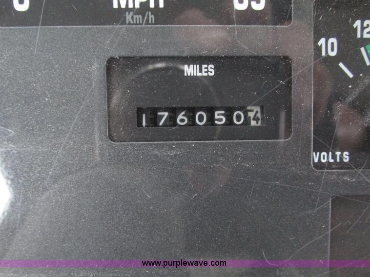 image for item F7492 1996 International 9800 Bus