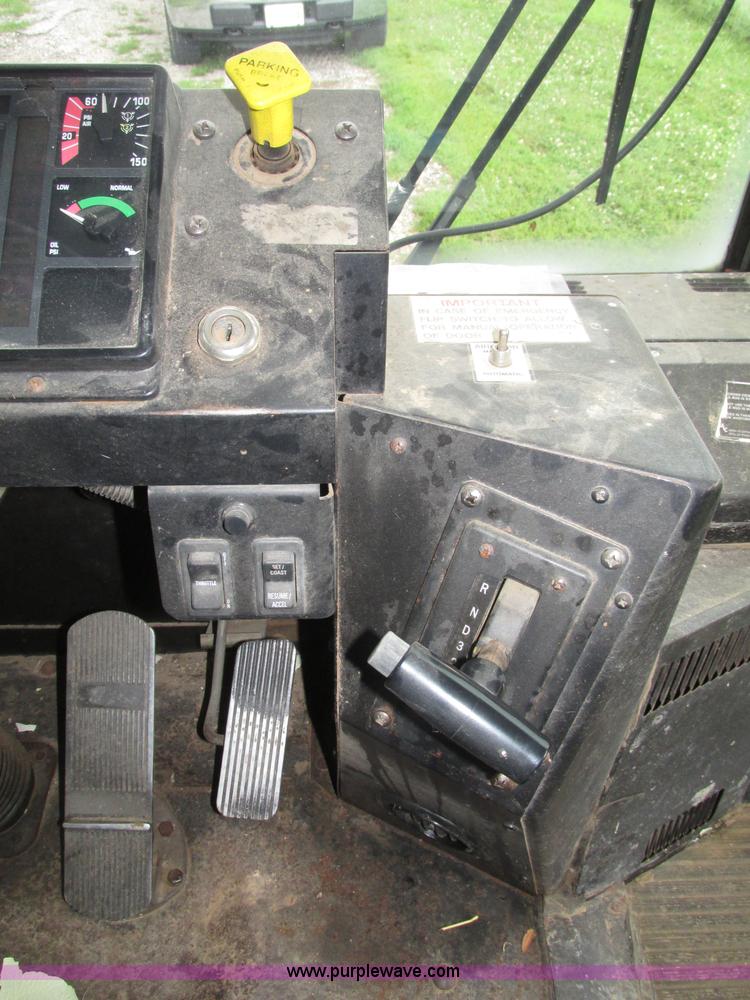 image for item F7492 1996 International 9800 Bus