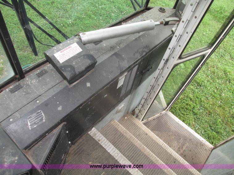 image for item F7492 1996 International 9800 Bus