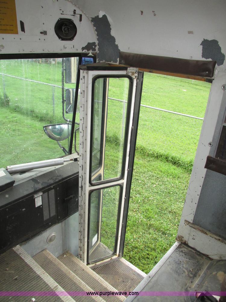 image for item F7492 1996 International 9800 Bus