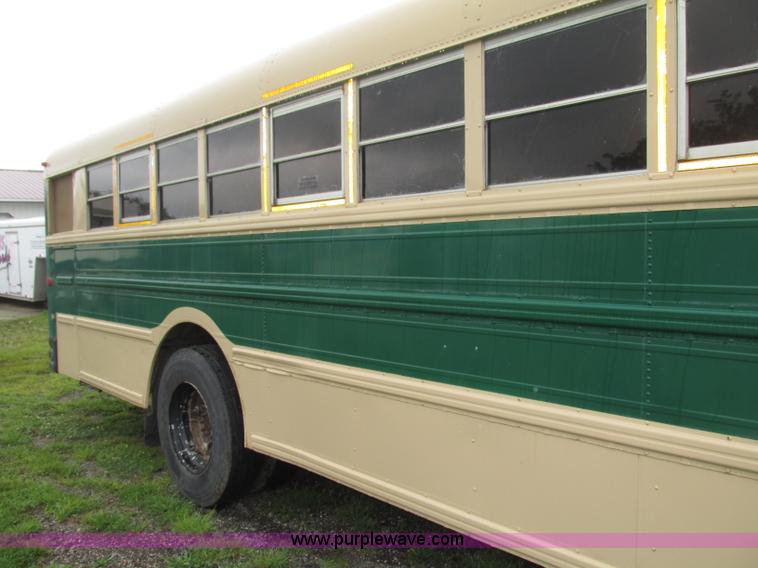 image for item F7492 1996 International 9800 Bus