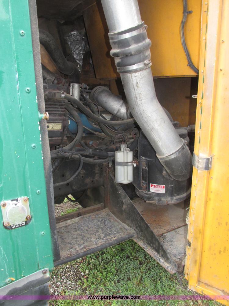 image for item F7492 1996 International 9800 Bus