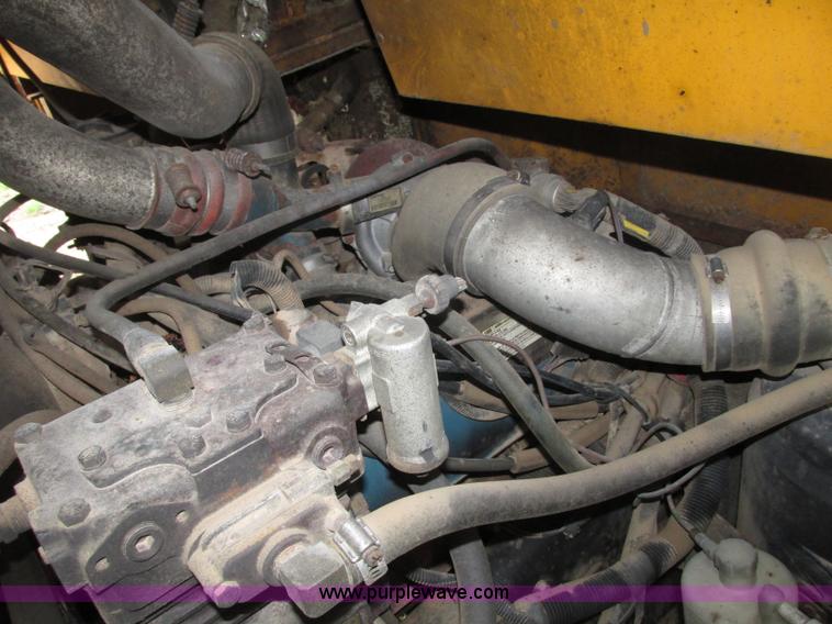 image for item F7492 1996 International 9800 Bus