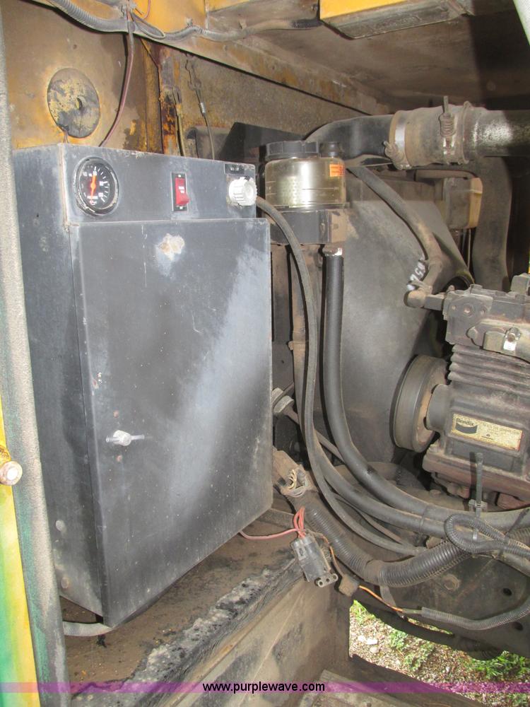 image for item F7492 1996 International 9800 Bus