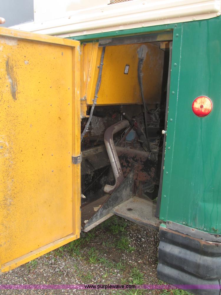 image for item F7492 1996 International 9800 Bus