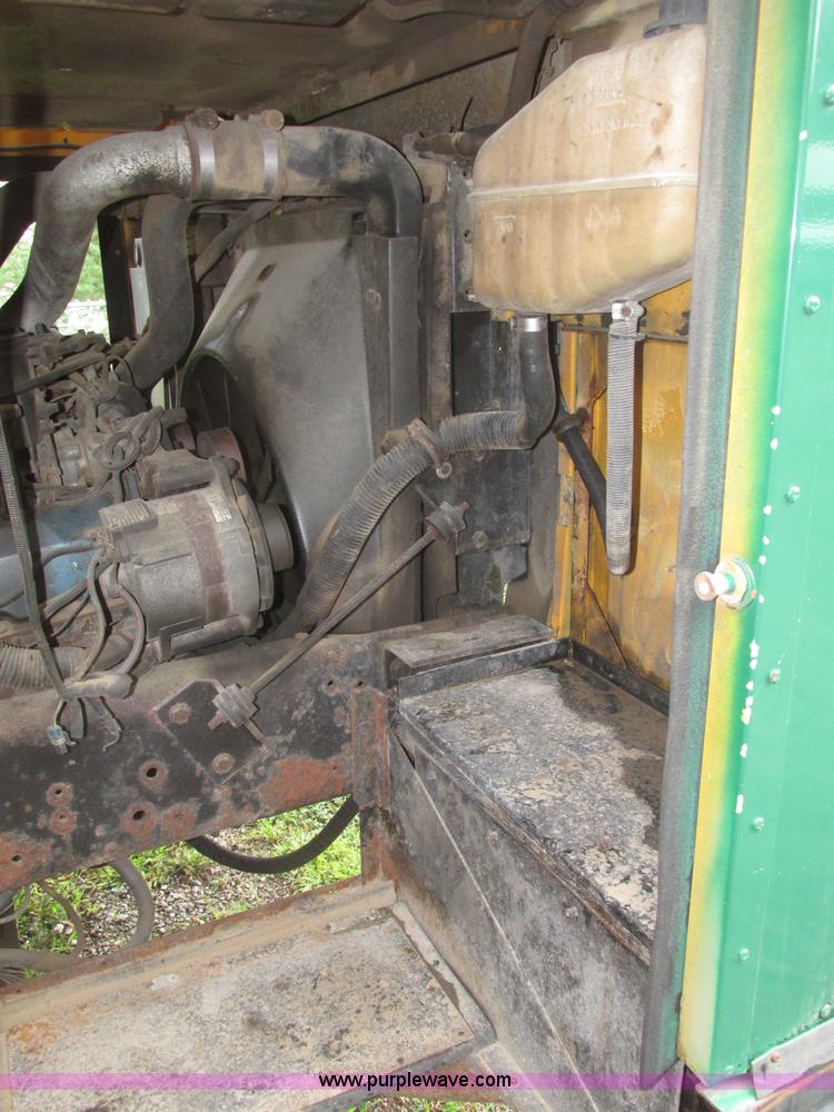 image for item F7492 1996 International 9800 Bus