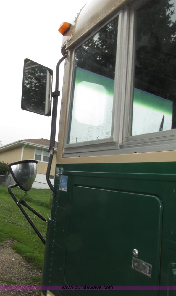 image for item F7492 1996 International 9800 Bus