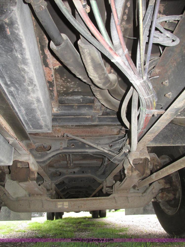 image for item F7492 1996 International 9800 Bus