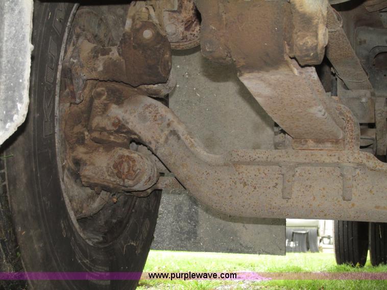 image for item F7492 1996 International 9800 Bus