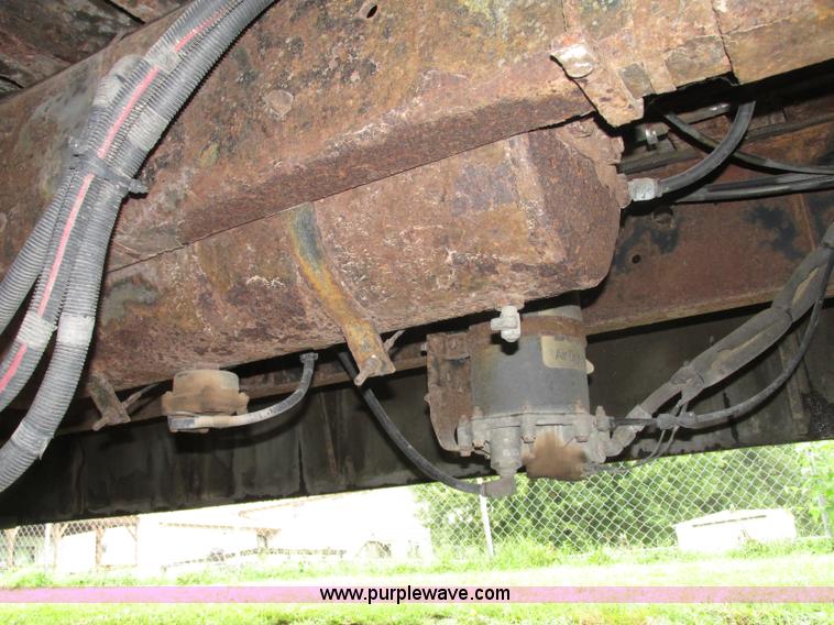 image for item F7492 1996 International 9800 Bus