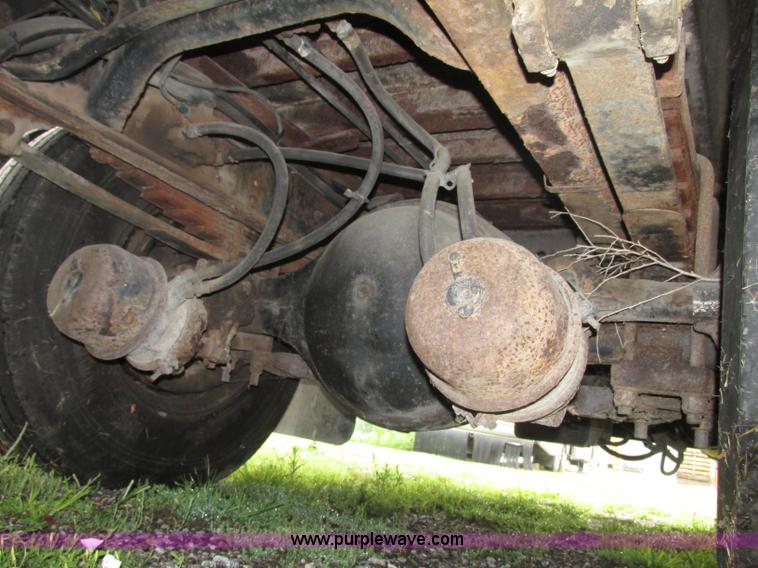 image for item F7492 1996 International 9800 Bus