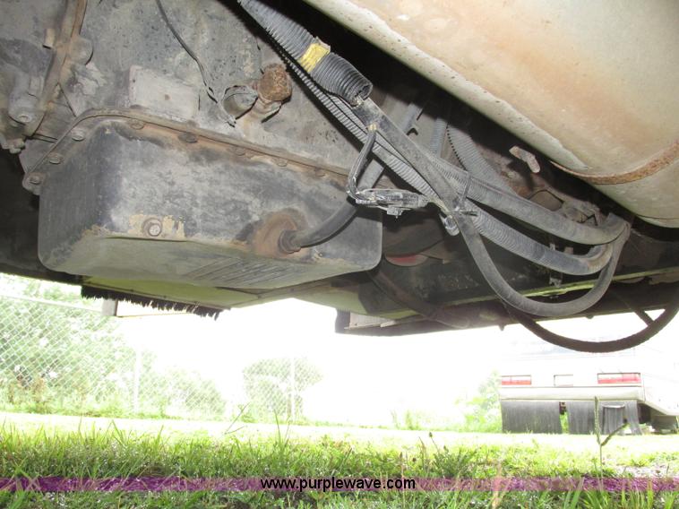 image for item F7492 1996 International 9800 Bus