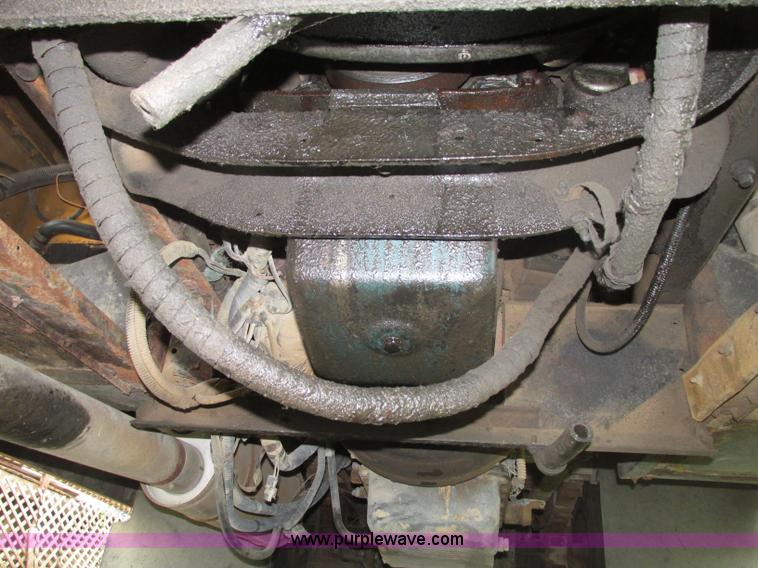 image for item F7492 1996 International 9800 Bus