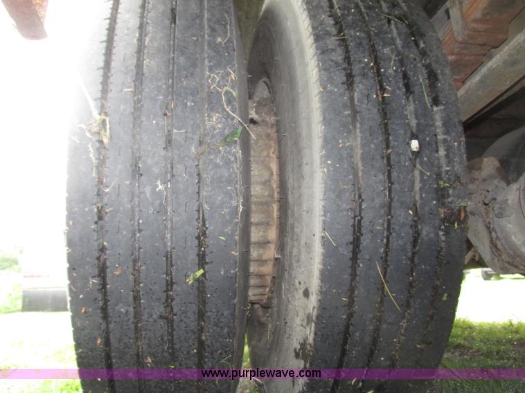 image for item F7492 1996 International 9800 Bus