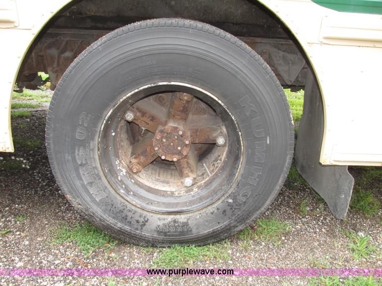 image for item F7492 1996 International 9800 Bus