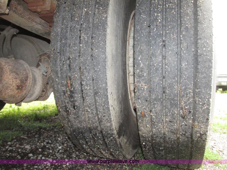 image for item F7492 1996 International 9800 Bus