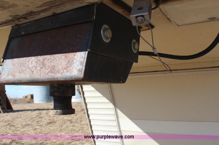 image for item H1419 1994 Fleetwood Savanna camper