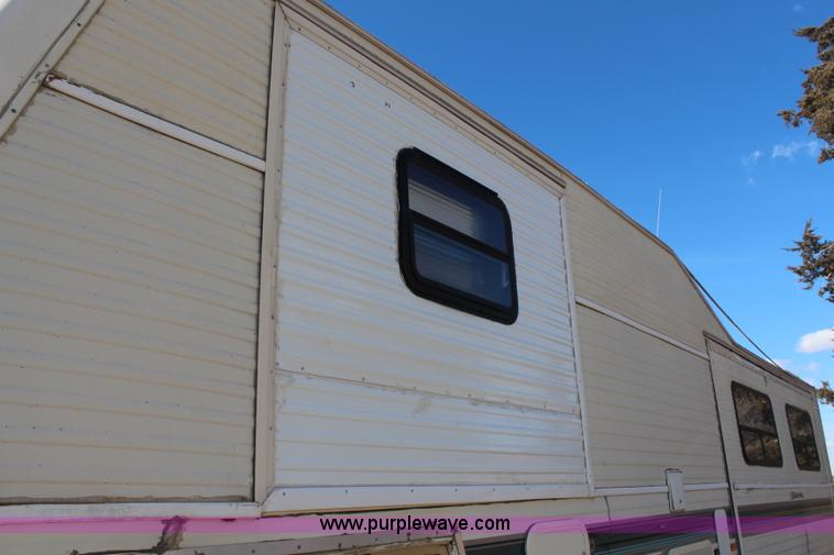 image for item H1419 1994 Fleetwood Savanna camper