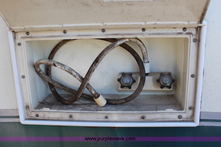 image for item H1419 1994 Fleetwood Savanna camper